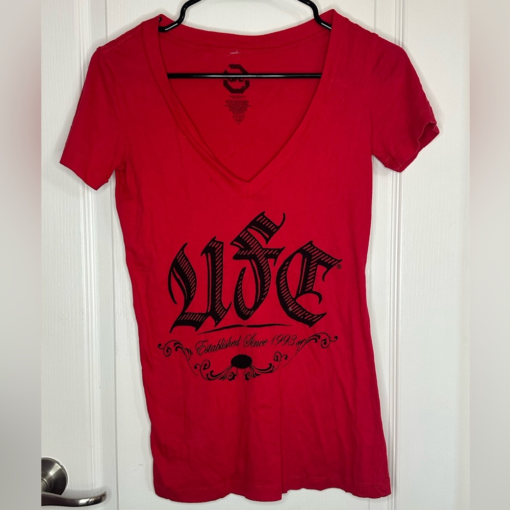 Small UFC red v-neck tshirt